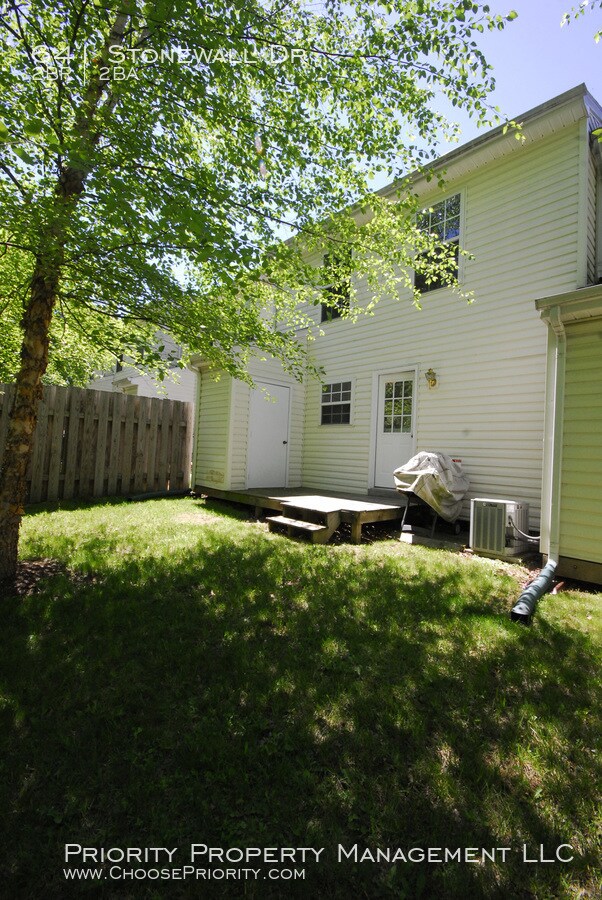 Foto del edificio - Stonewall Heights Townhome
