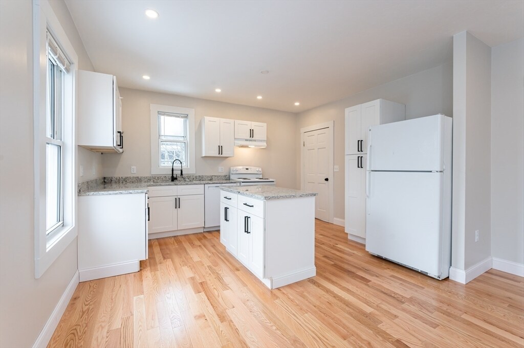 Primary Photo - 270 Hilldale Ave