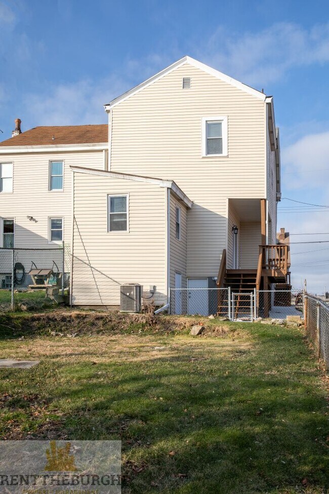 Foto del edificio - Updated 4BR House with 2 full baths and yard!