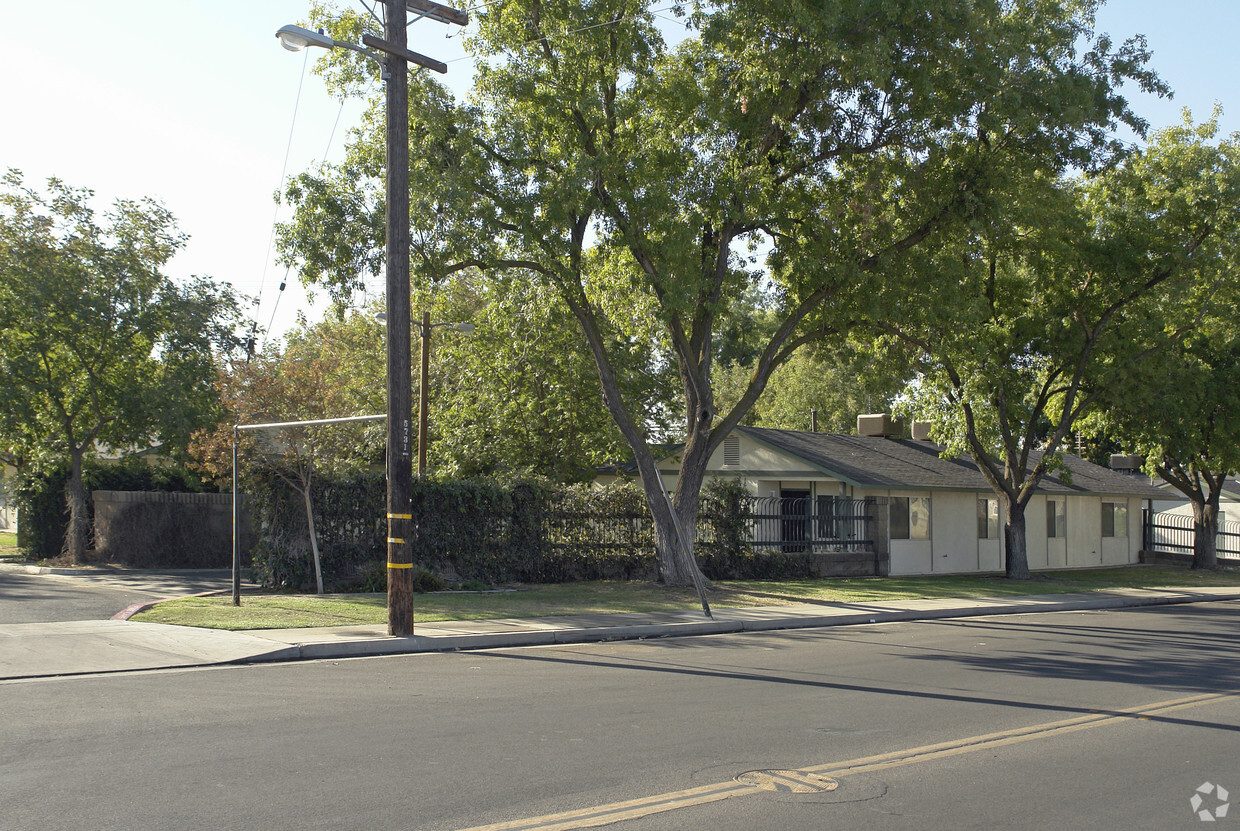 Building Photo - Sierra Terrace