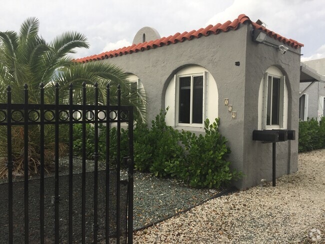 Building Photo - 117 NW 47th Ter