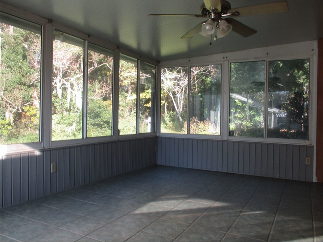 Building Photo - Charming 2 bedroom