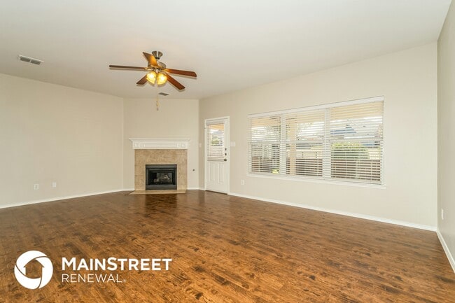 Building Photo - 15641 Landing Creek Ln