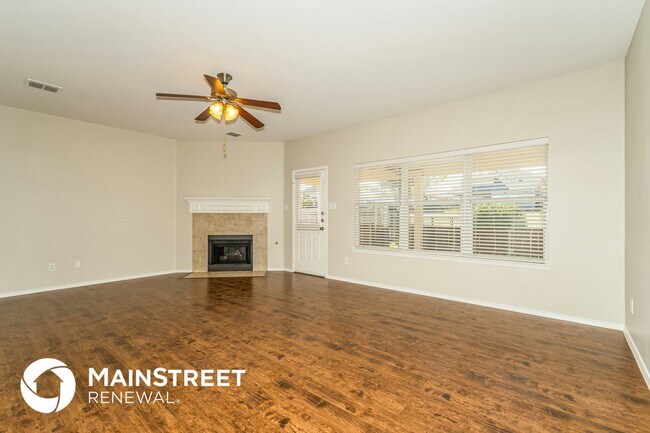 Foto del edificio - 15641 Landing Creek Ln