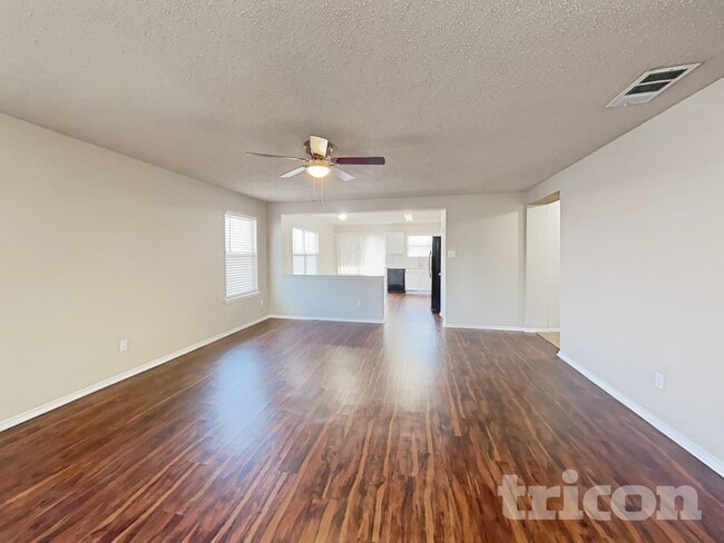 Building Photo - 326 Bob White Dr