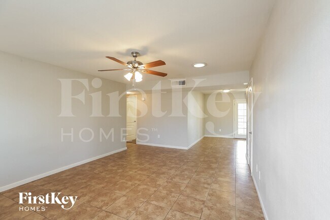 Foto del edificio - 425 E Julie Dr