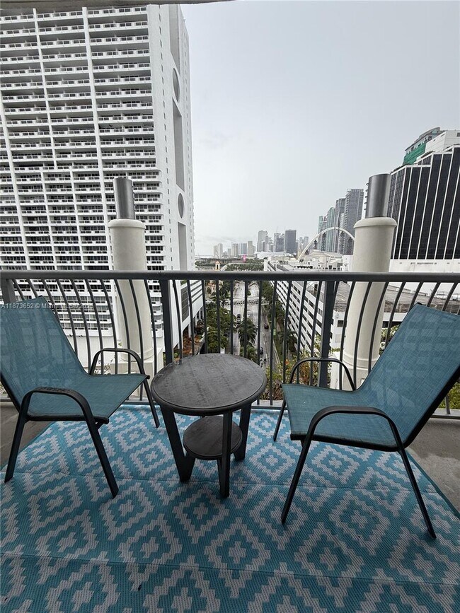 Building Photo - 1750 N Bayshore Dr
