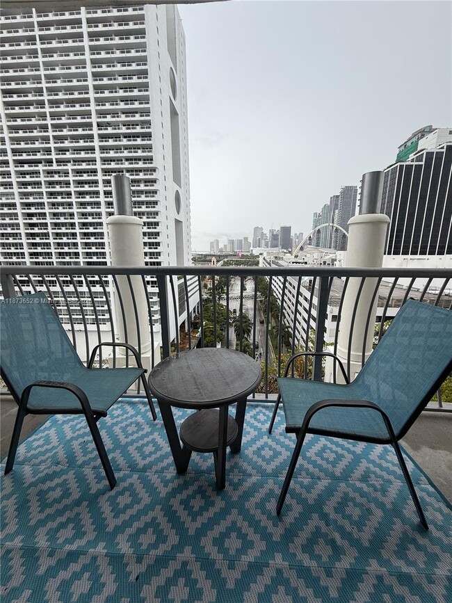 Building Photo - 1750 N Bayshore Dr