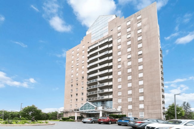 Building Photo - ONE-BEDROOM PLUS DEN IN THE HEART OF DARTM...