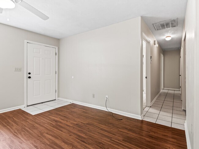 Foto del edificio - 8760 Minnow Creek Dr