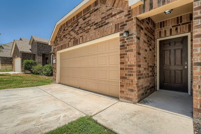 Building Photo - 13927 Laurel Br