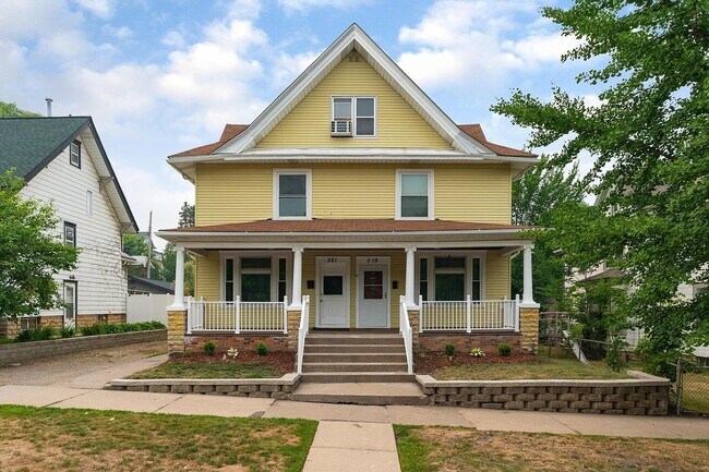 Front - 521 Humboldt Ave