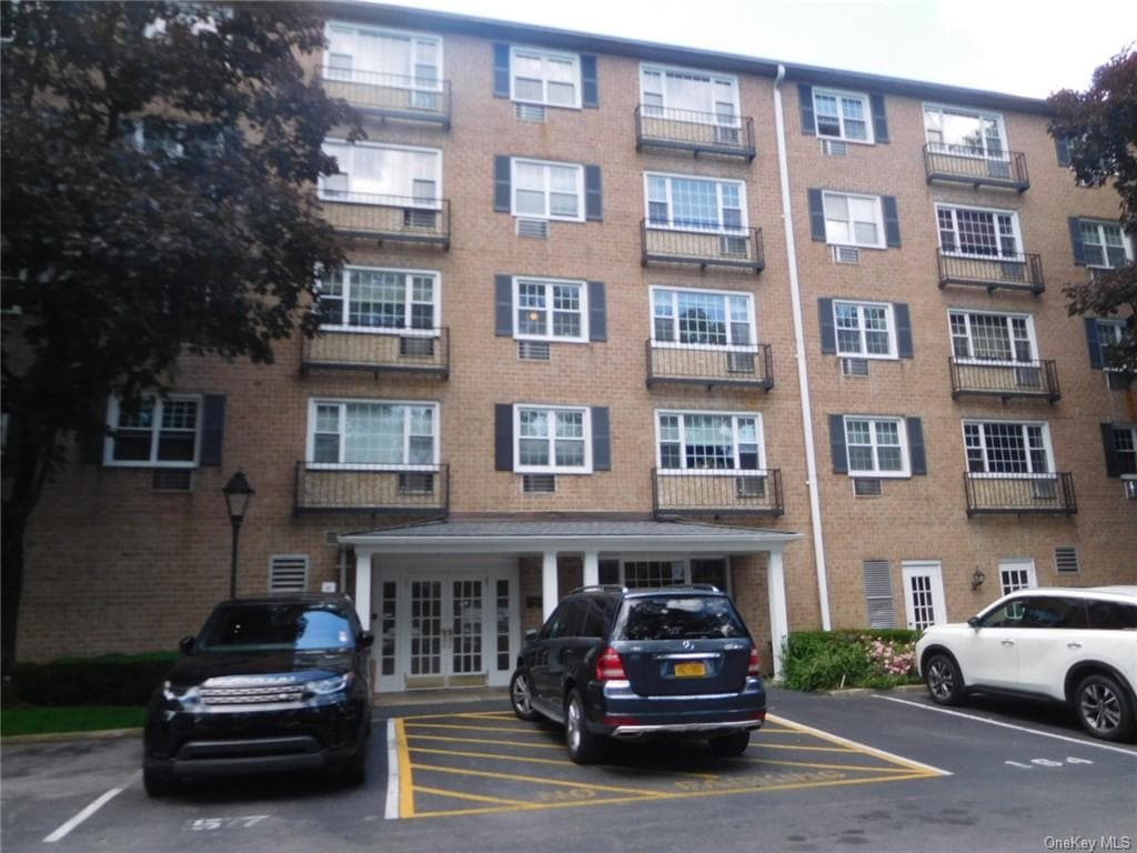 2 Consulate Dr Unit 2H, Tuckahoe, NY 10707 Condo for Rent in