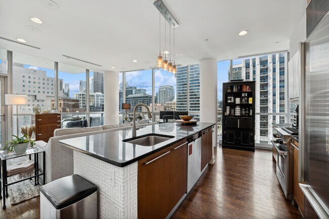 Foto del edificio - 110 W Superior St