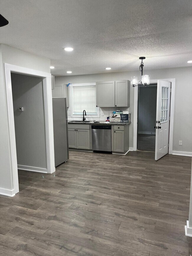 Foto del edificio - 6105 Blackhawk Trail SE