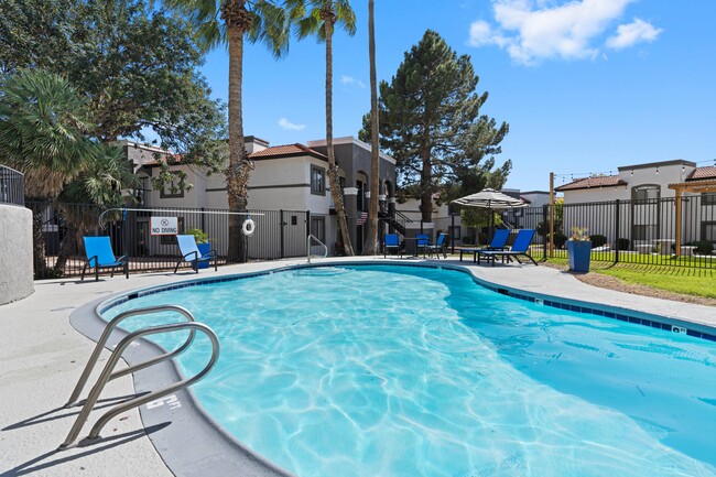 Pool - Aventura Apartments