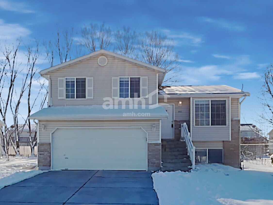 Primary Photo - 2413 W 1915 N