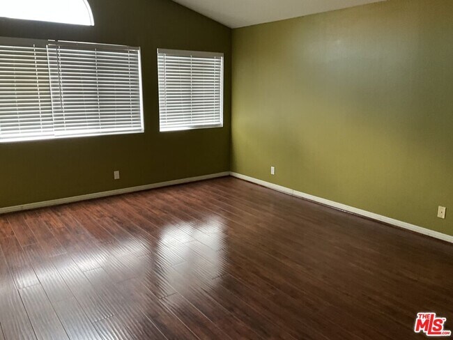 Foto del edificio - 8087 Tuscany St