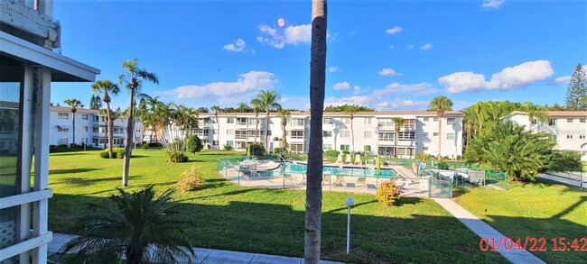 Building Photo - 2063 Sunset Dr