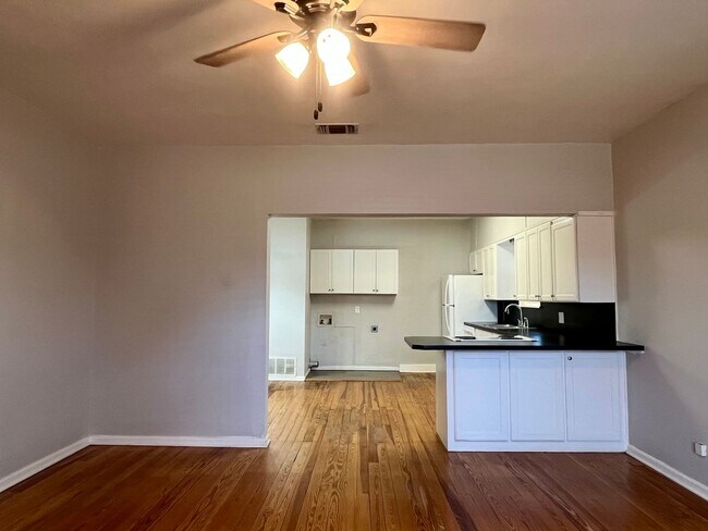 Foto del edificio - Pre-Leasing Summer 2025 - Charming Home, V...