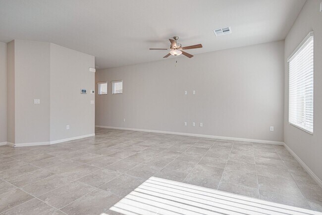 Building Photo - Brand New Never Been Lived In Home in Vall...