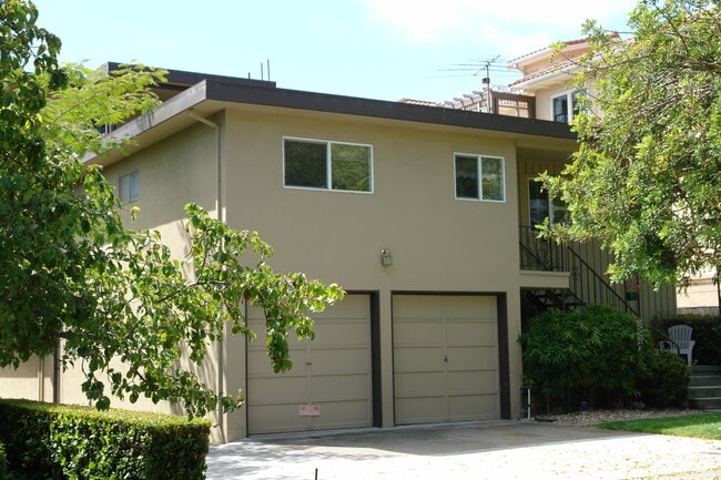 Building Photo - 18 Hayward Ave