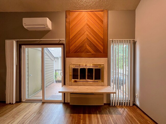 Photo - Beautiful 2 Bed, 2 Bath Townhome with Community Pool, Gym & Clubhouse!