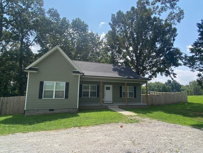 Building Photo - Amazing 3 Bedroom One Level House / Spacio...
