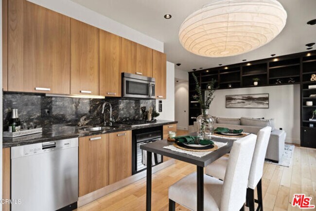 Foto del edificio - 460 S Spring St