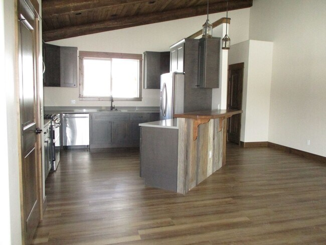 Building Photo - Beautiful Lake Hatcher Home For Rent