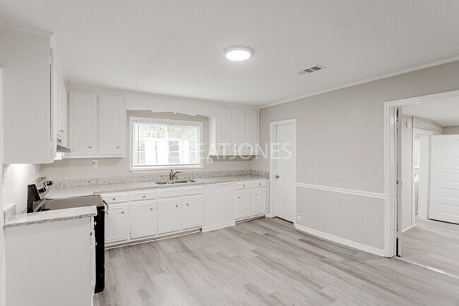 Building Photo - 808 Park Ave