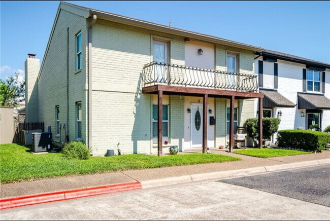 Foto del edificio - 11 Rock Creek Dr