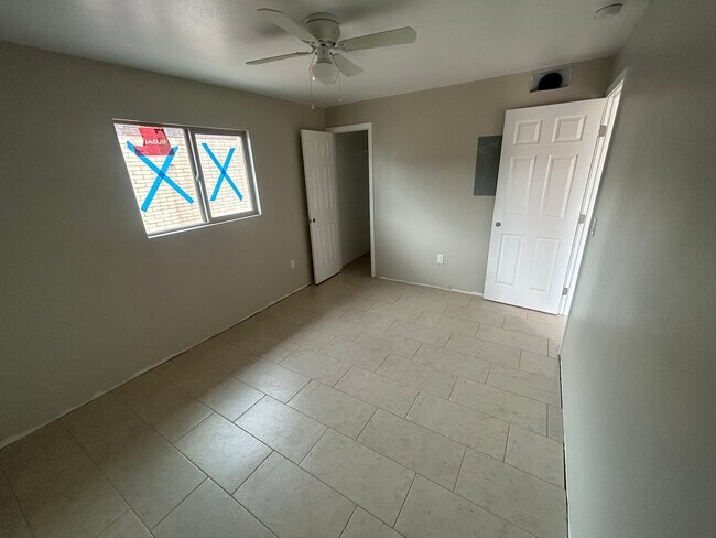 Foto del edificio - 1315 W 5th St