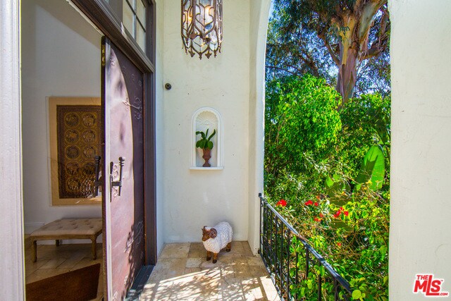 Foto del edificio - 2806 Nichols Canyon Rd