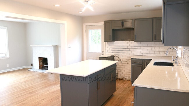 Foto del edificio - 3141 E Barker Cir