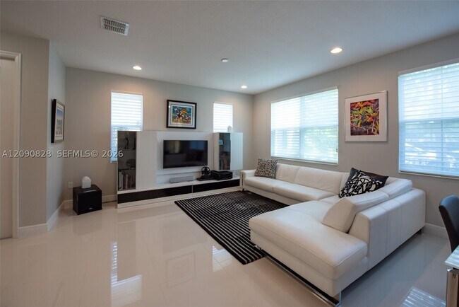 Foto del edificio - 12410 NW 33rd St