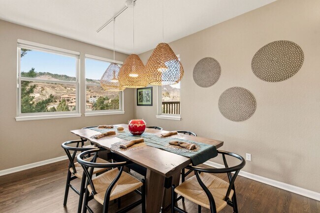 Foto del edificio - Stunning Fully Furnished Home in Roxborough Park!