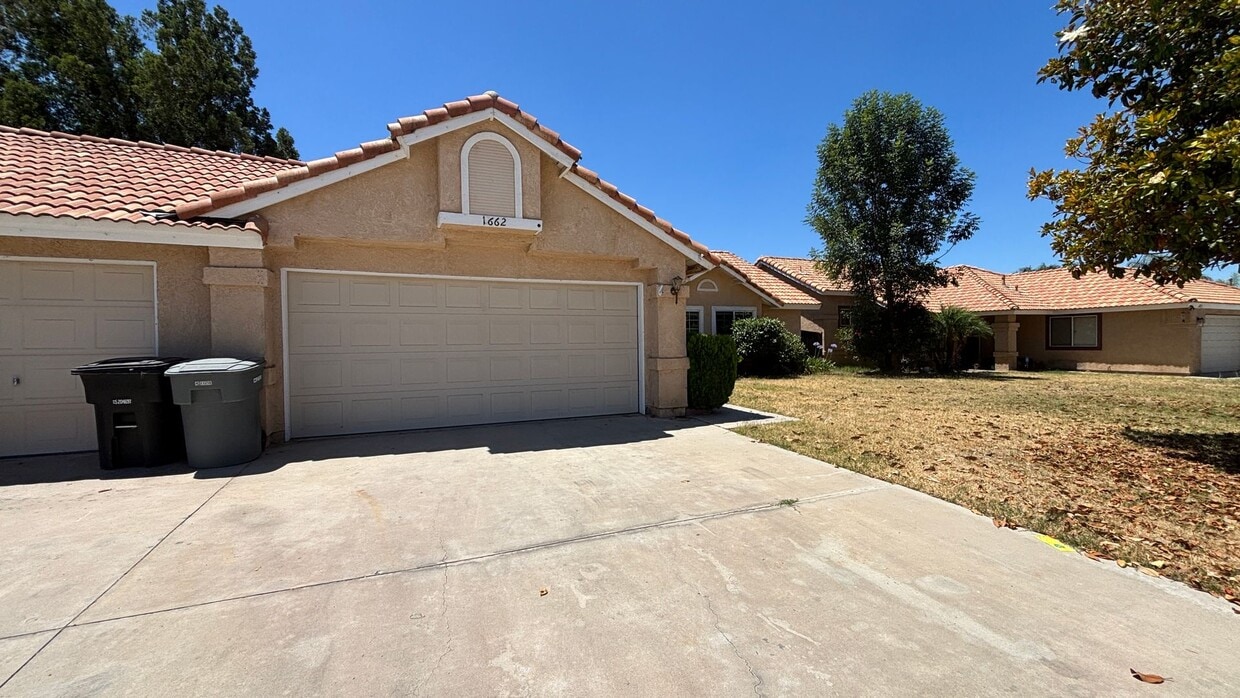 Primary Photo - Three Bedroom, Two Bathroom Home in San Ja...