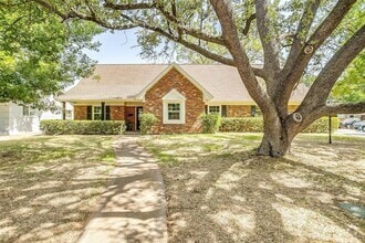 Building Photo - 1701 Larkspur Dr