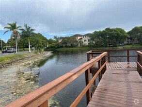 Building Photo - 250 Jacaranda Dr