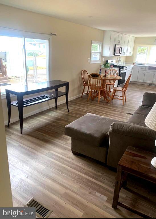 Foto del edificio - 119 Clamshell Rd