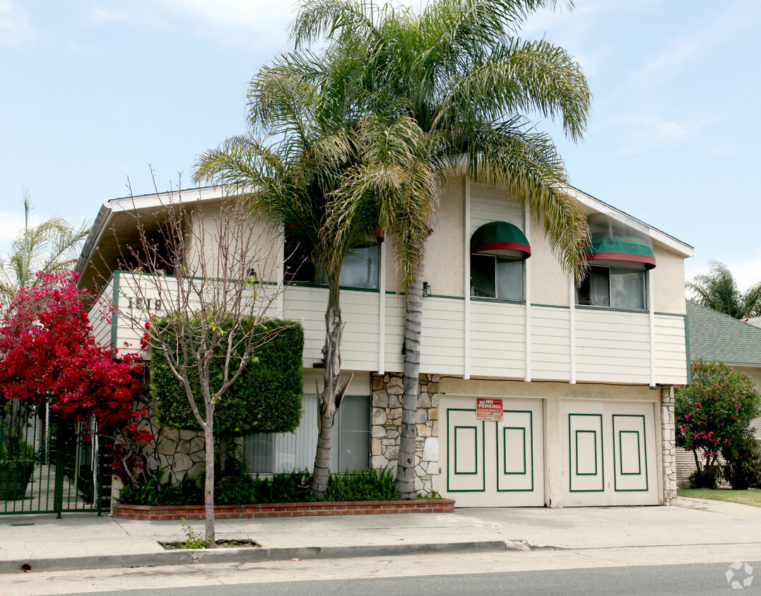 Building Photo - 1619 E 4th St