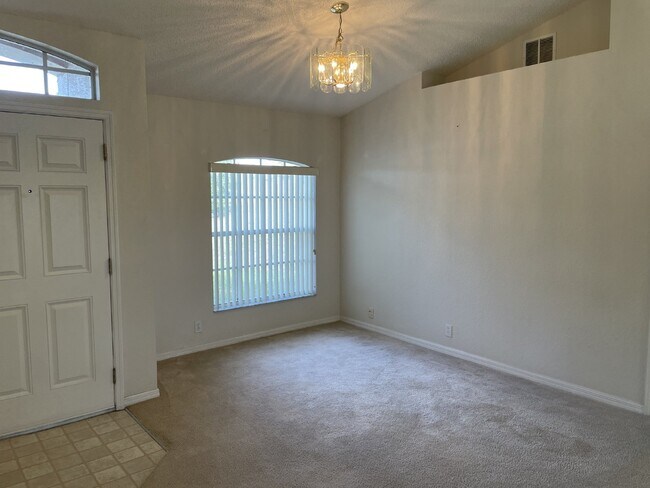 Building Photo - Beautiful 3-bedroom, 2-bath house availabl...