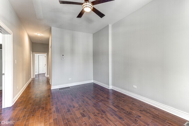 Foto del edificio - 1827 S Springfield Ave