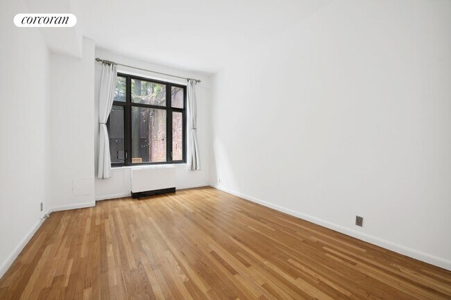 Building Photo - 55 E 9th St