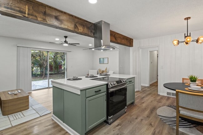 Foto del edificio - 2378 Green Forrest Dr