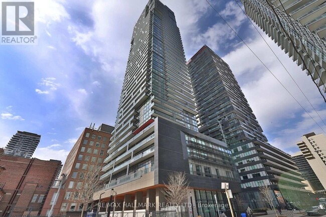 Building Photo - 39 Roehampton Ave