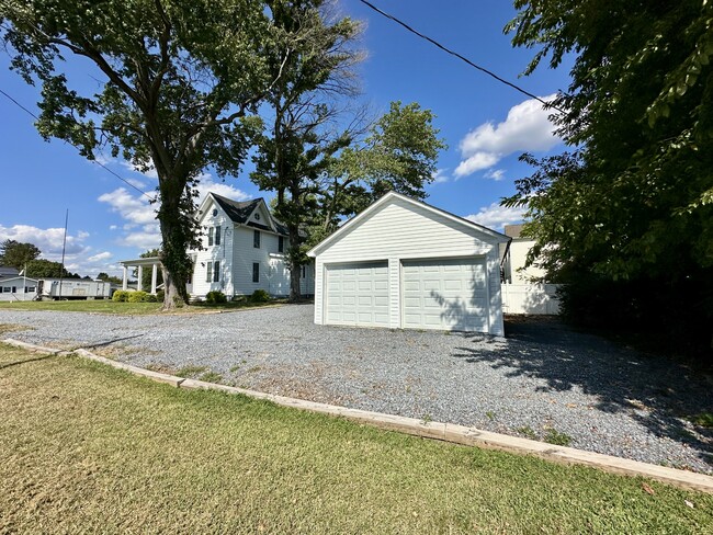 Building Photo - 106 Smyrna Ave