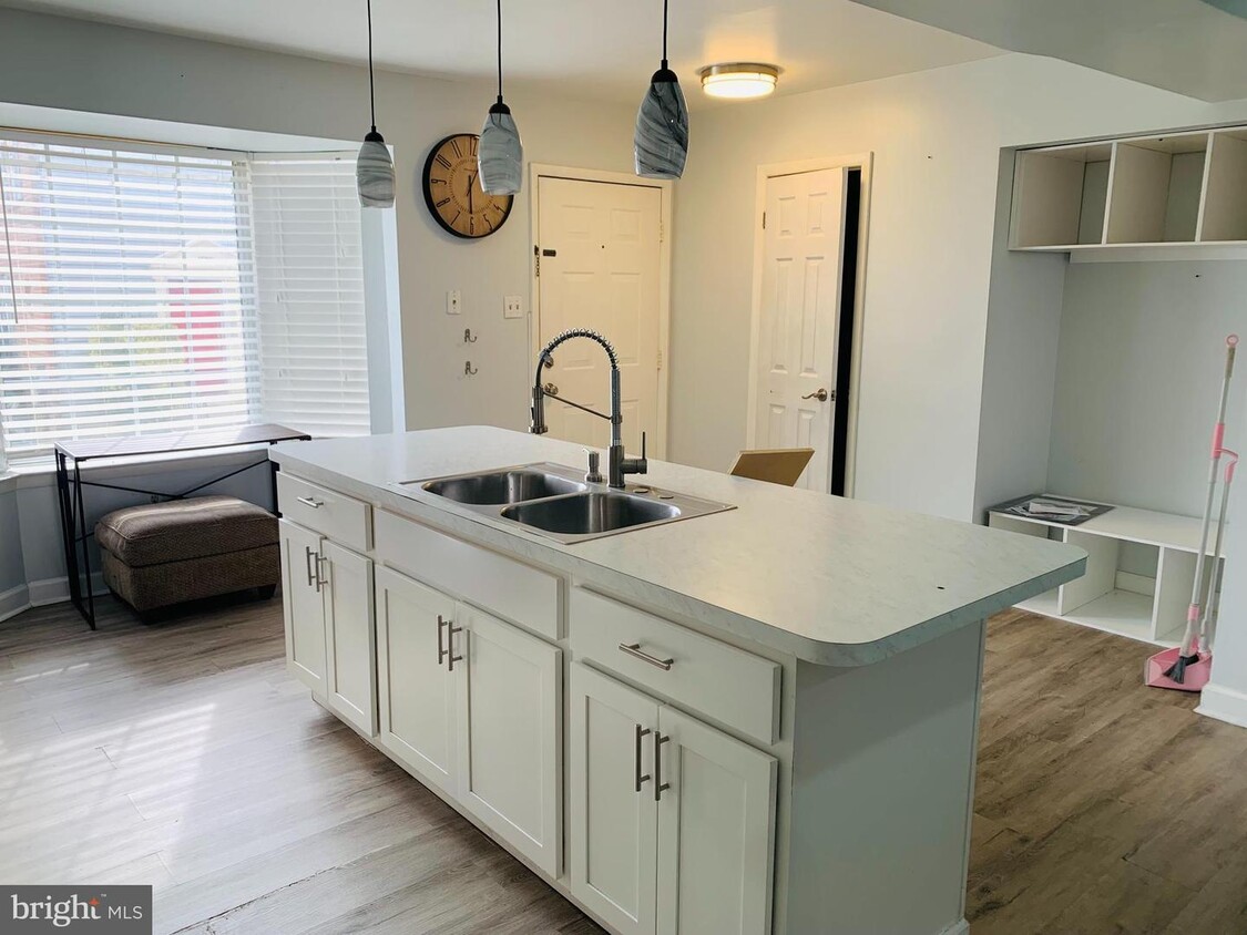 Foto principal - 8216 Londonderry Ct
