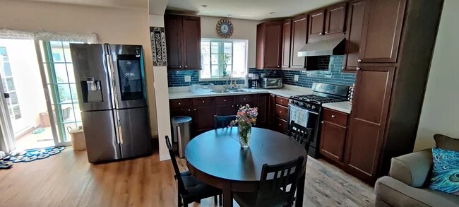 Foto del edificio - 4094 Howard Ave